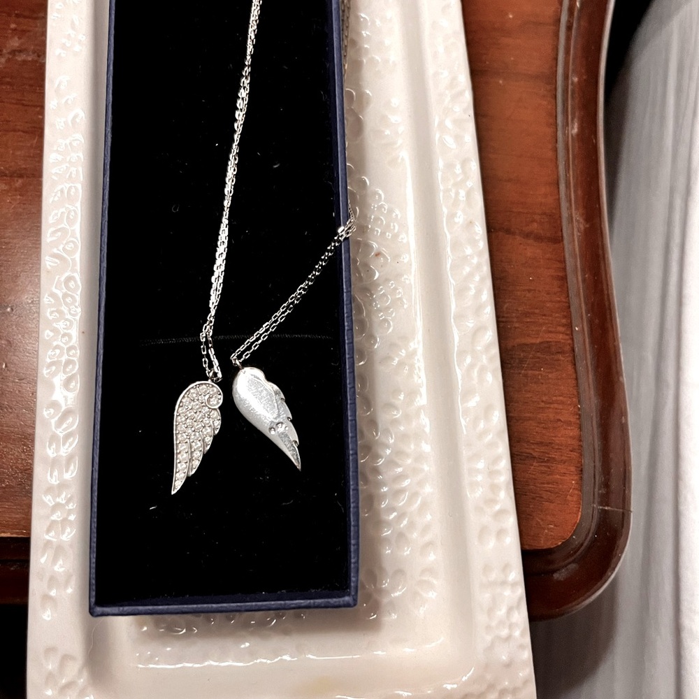 Pair of Necklaces Wings
Design by Swarovski